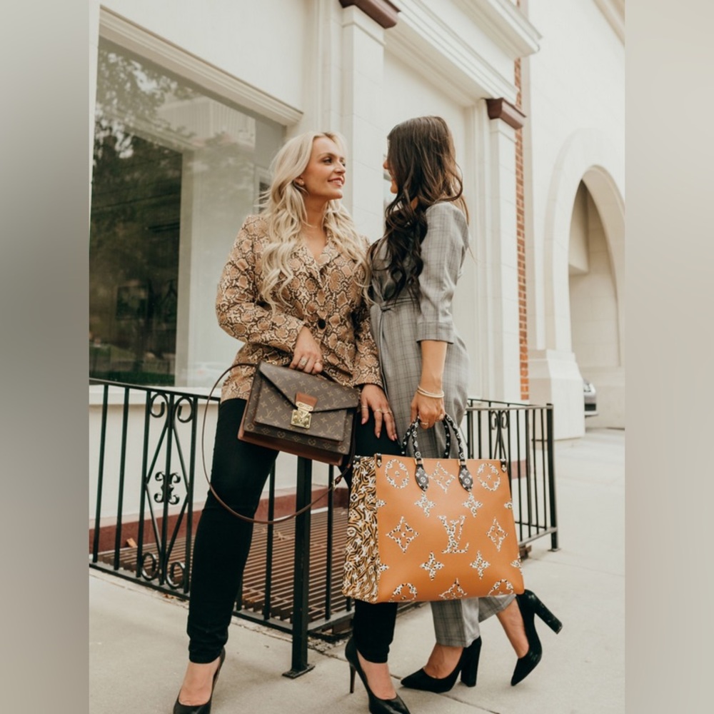 Authentic Louis Vuitton Onthego Jungle Giant Monogram Havana (White & Caramel)